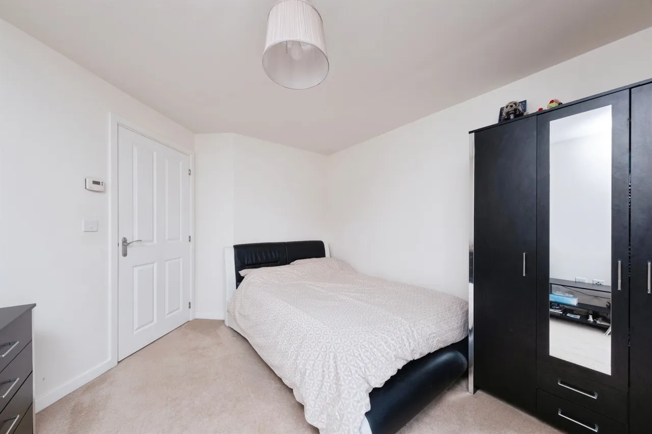 Holt Avenue, Brooklands, Milton Keynes, photo 9