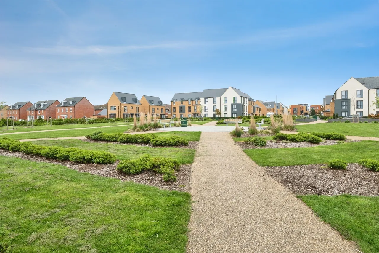 Holt Avenue, Brooklands, Milton Keynes, photo 10