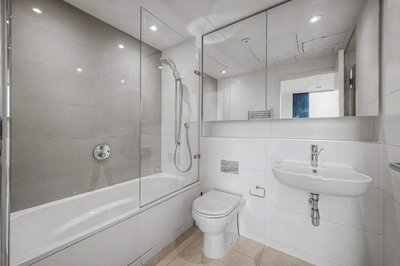 Apartment 4004, The Strata, 8 Walworth Road, London, photo 8