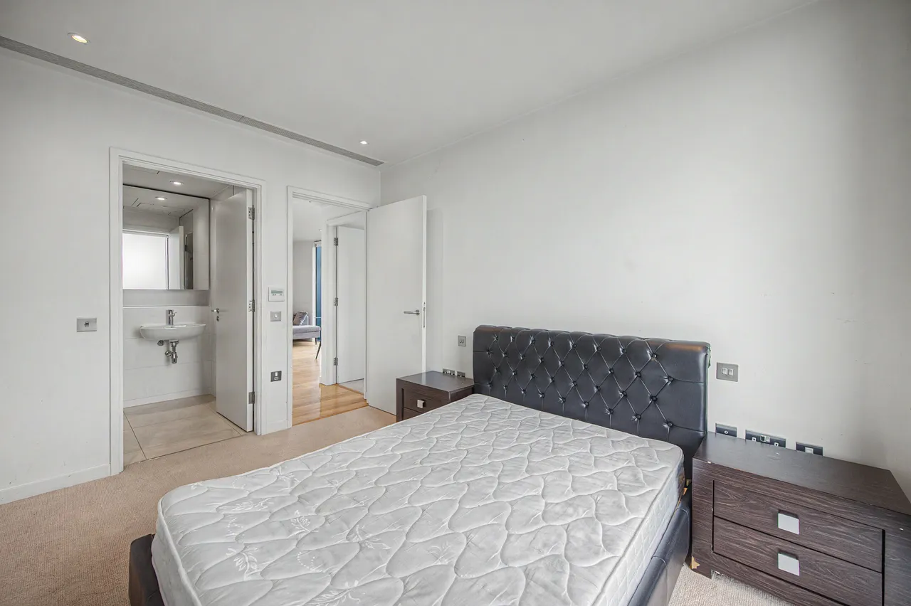 Apartment 4004, The Strata, 8 Walworth Road, London, photo 10