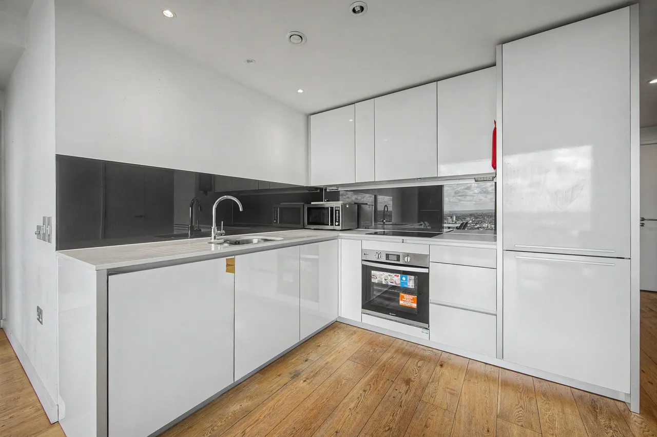 Apartment 4004, The Strata, 8 Walworth Road, London, photo 5