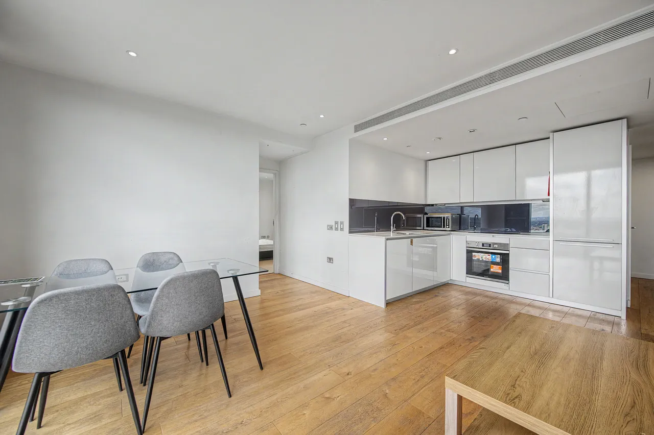 Apartment 4004, The Strata, 8 Walworth Road, London, photo 7
