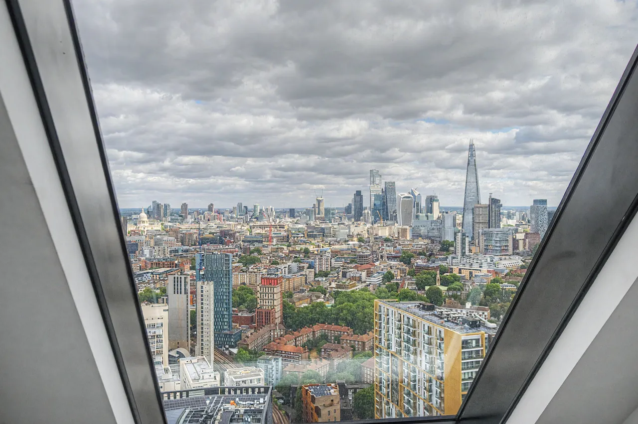 Apartment 4004, The Strata, 8 Walworth Road, London, photo 12