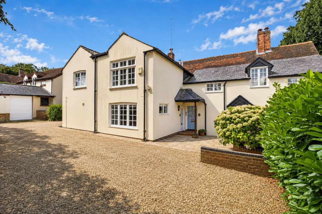 2 bed flat for sale, The Hill, Wheathampstead, AL4
