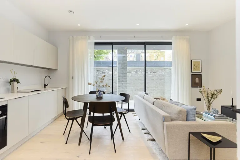 2 bed flat for sale — Coverdale Road, Willesden Green, NW2 4BE