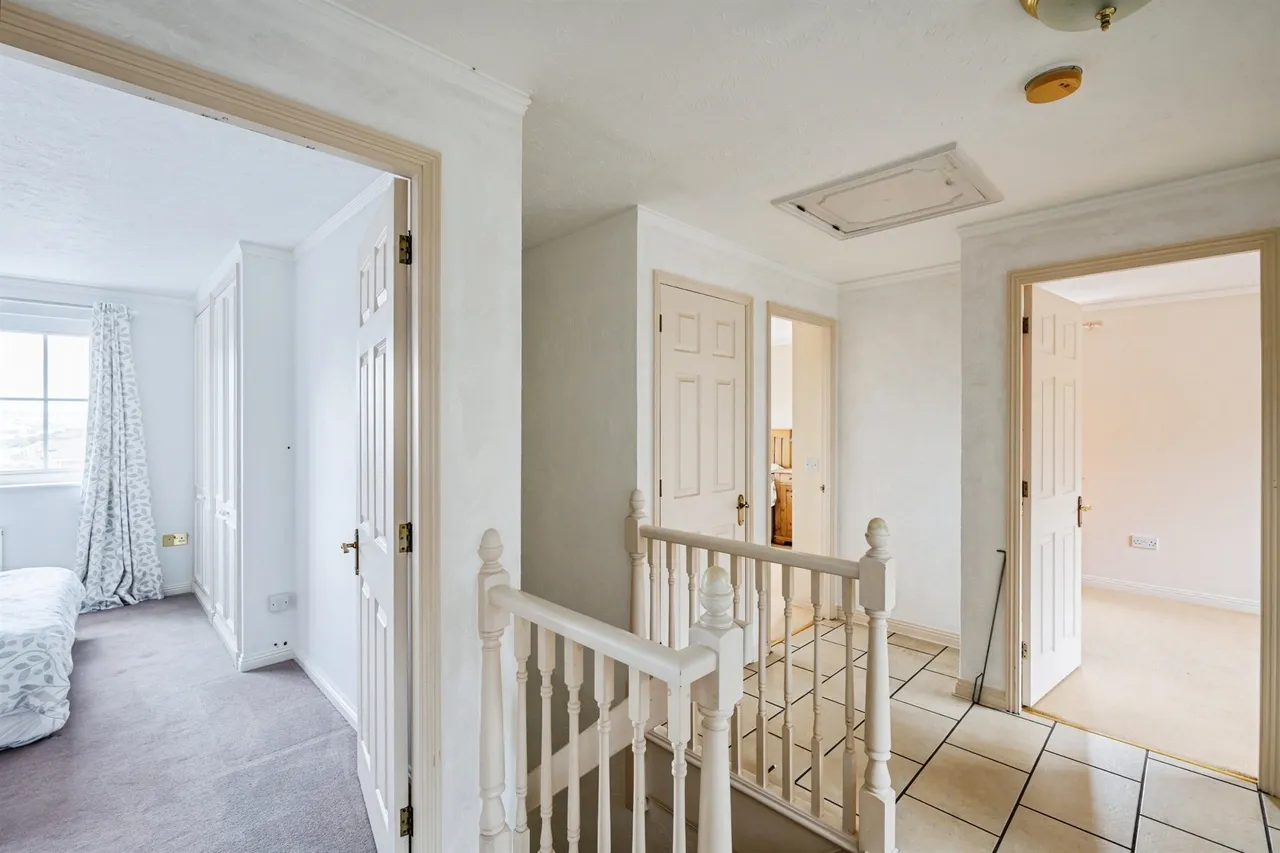 Court Farm Road, Newhaven, photo 10