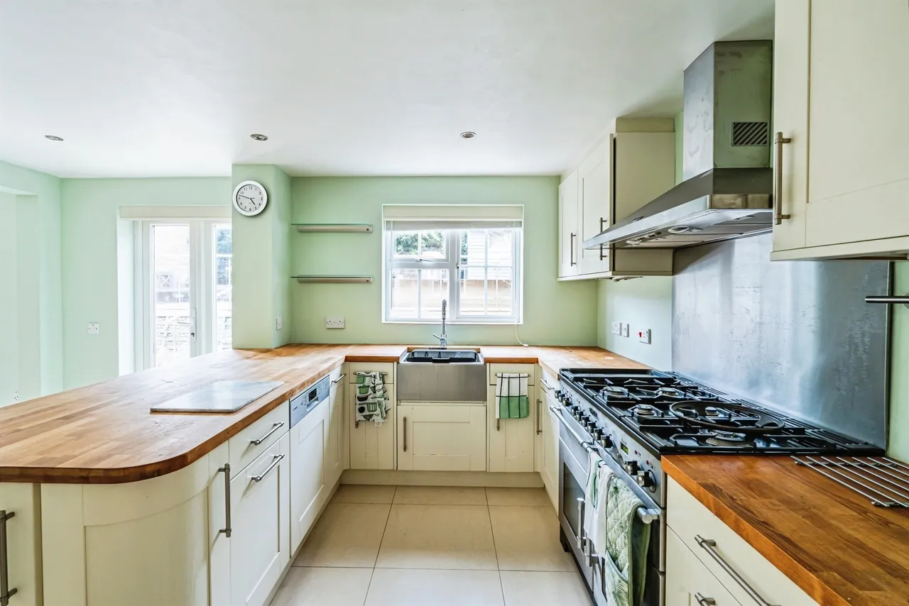 Court Farm Road, Newhaven, photo 5