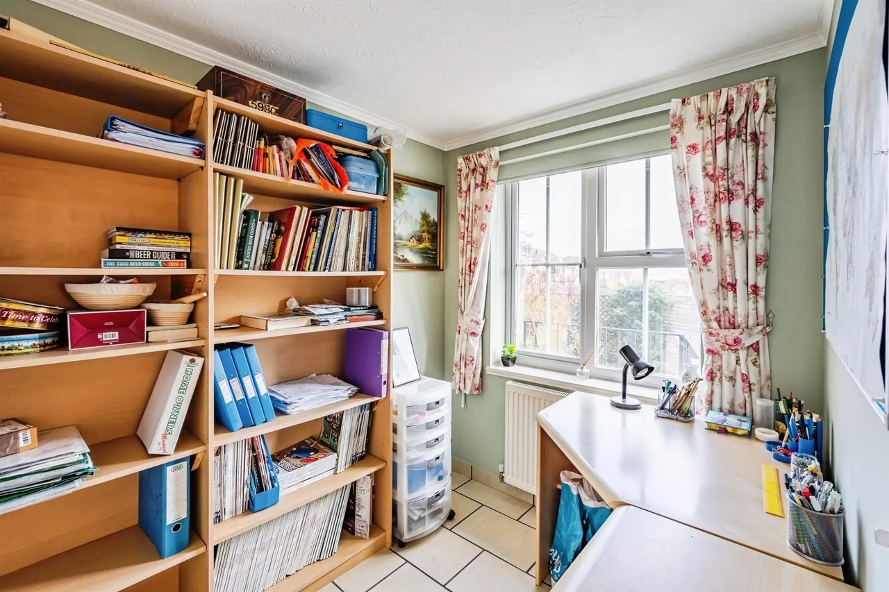 Court Farm Road, Newhaven, photo 9