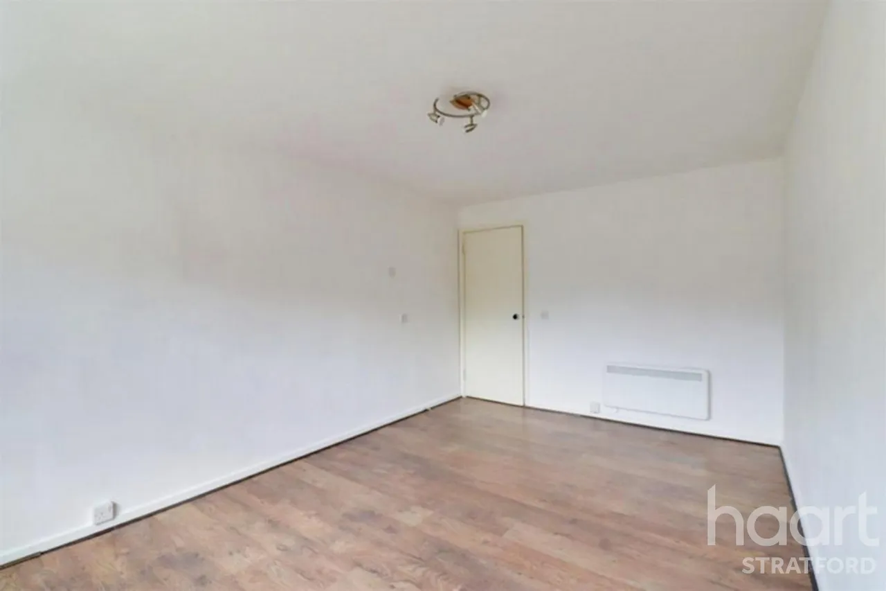 Sprowston Road, London, E7, photo 6