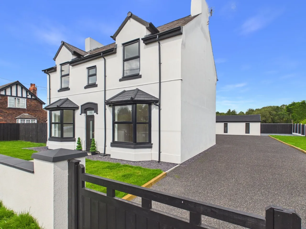5 bed house for sale, Chester Road, Sutton Weaver, WA7