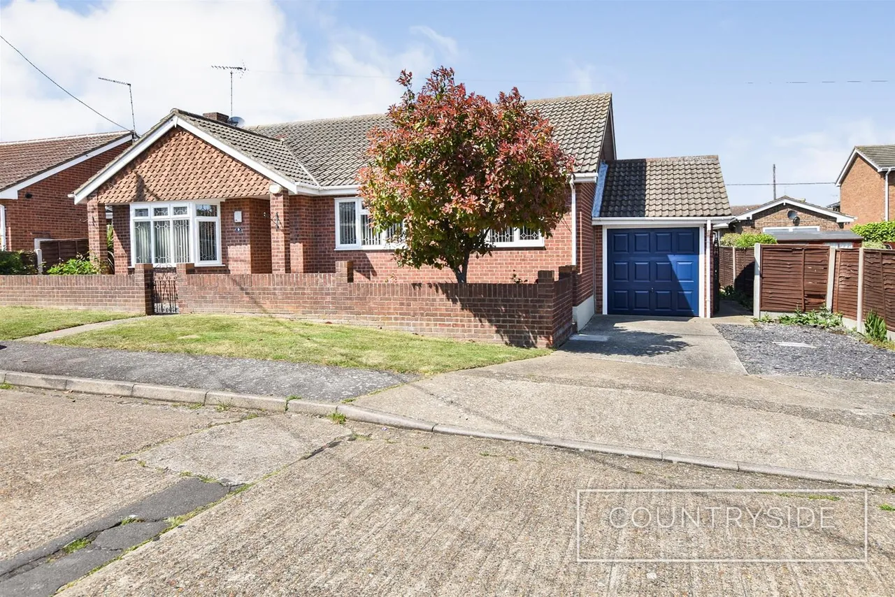 2 bed house for sale — Corona Road, Canvey Island