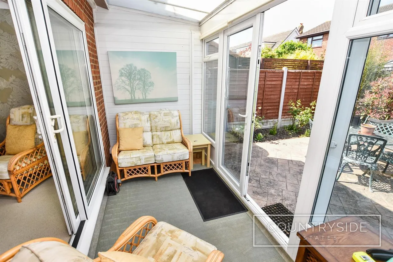Corona Road, Canvey Island, photo 8