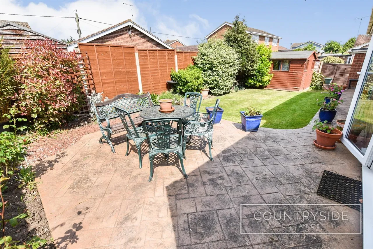 Corona Road, Canvey Island, photo 2