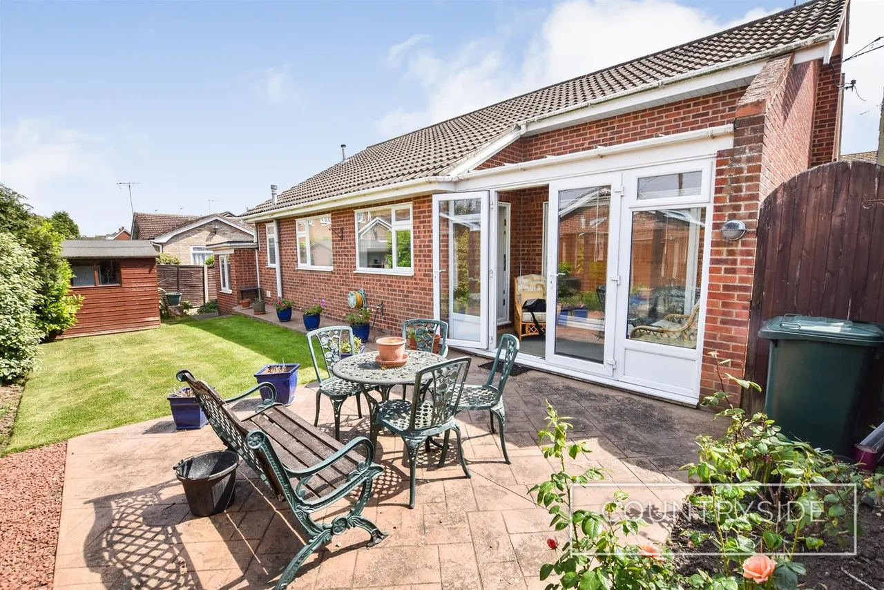 Corona Road, Canvey Island, photo 3