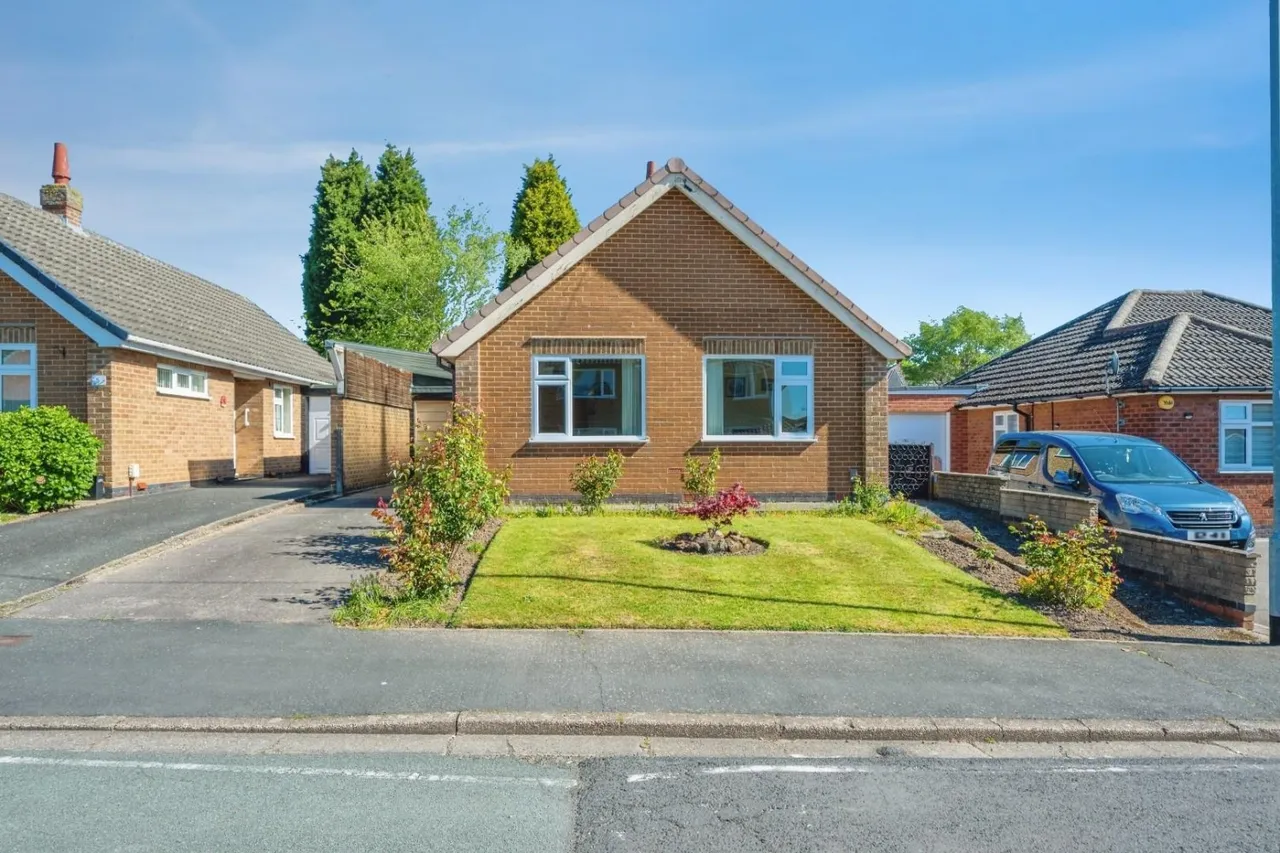 3 bed house for sale, Stephenson Close, Glascote, B77