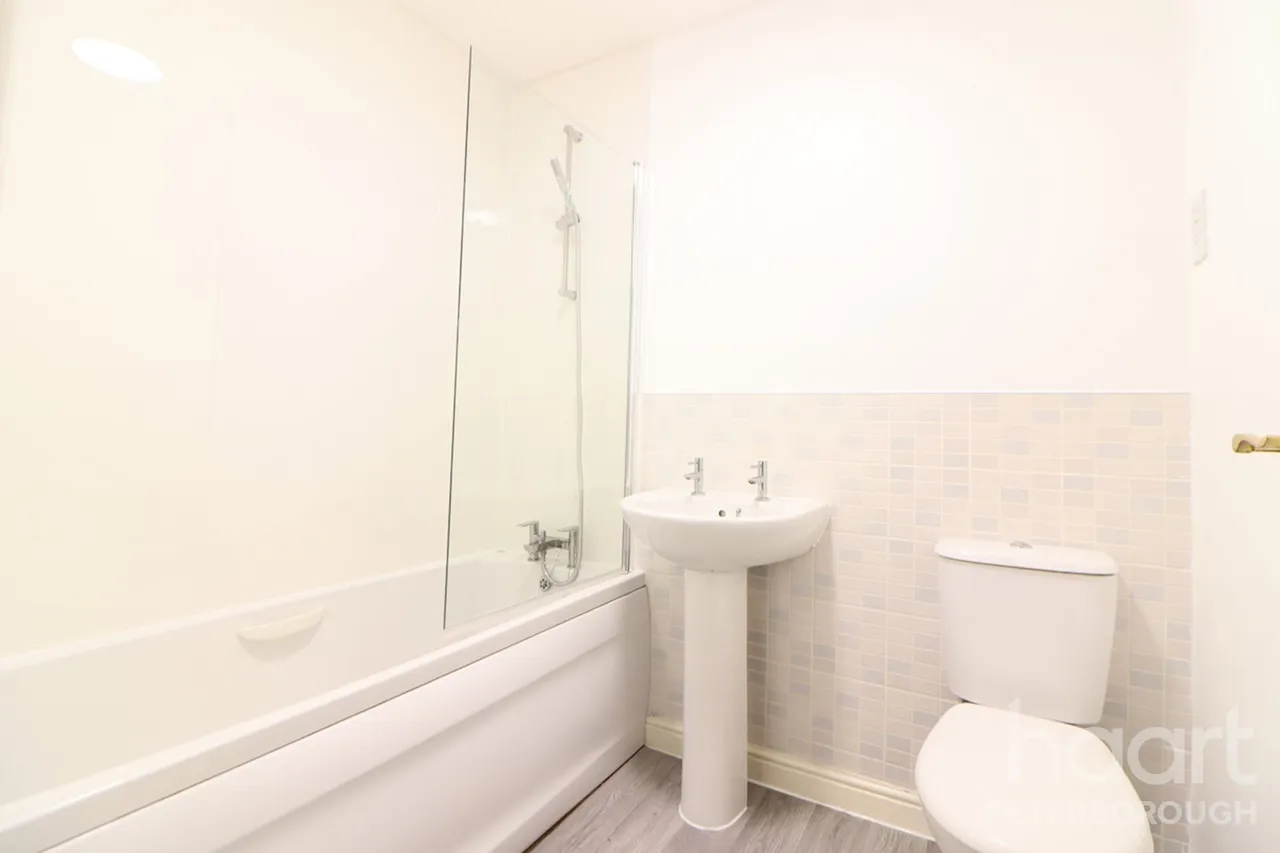 Clover Court, PE7, photo 7