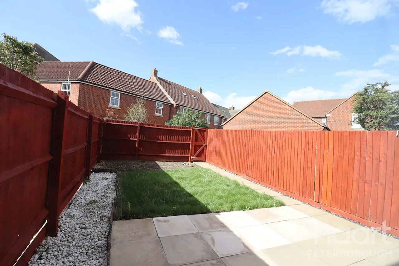 Clover Court, PE7, photo 12