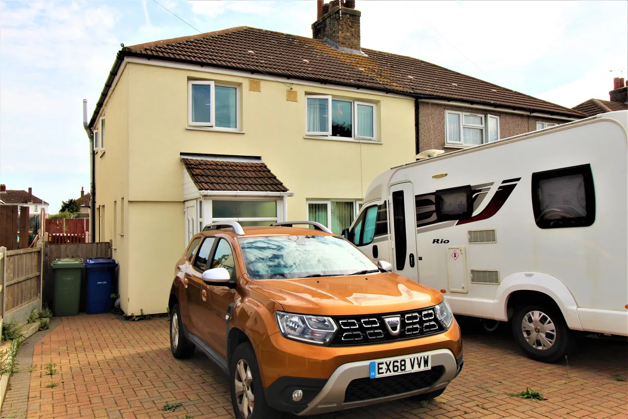 3 bed house for sale — Ruskin Road, Grays, Essex, RM16 4HB