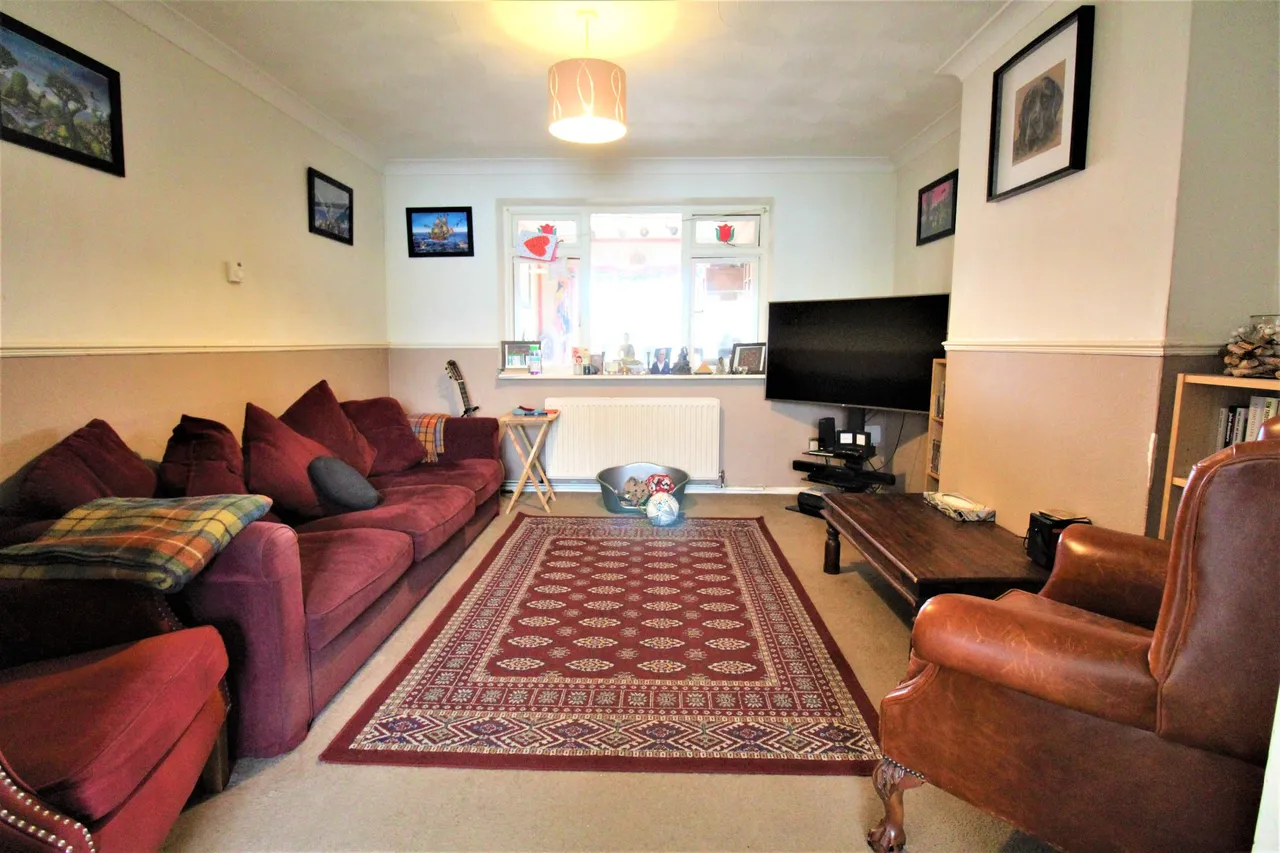 Ruskin Road, Grays, Essex, RM16 4HB, photo 2