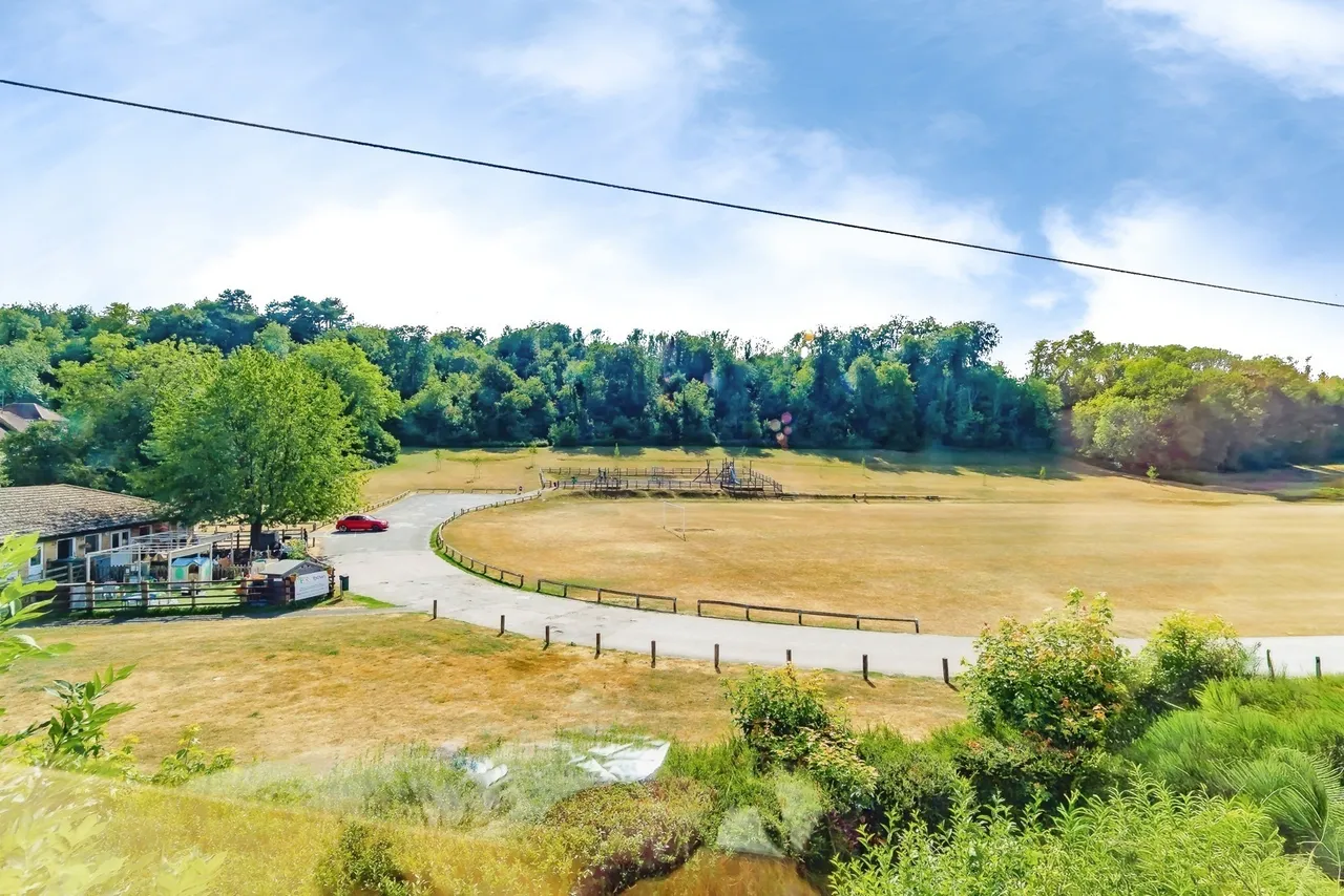 White Knobs Way, Caterham, Surrey, CR3, photo 14