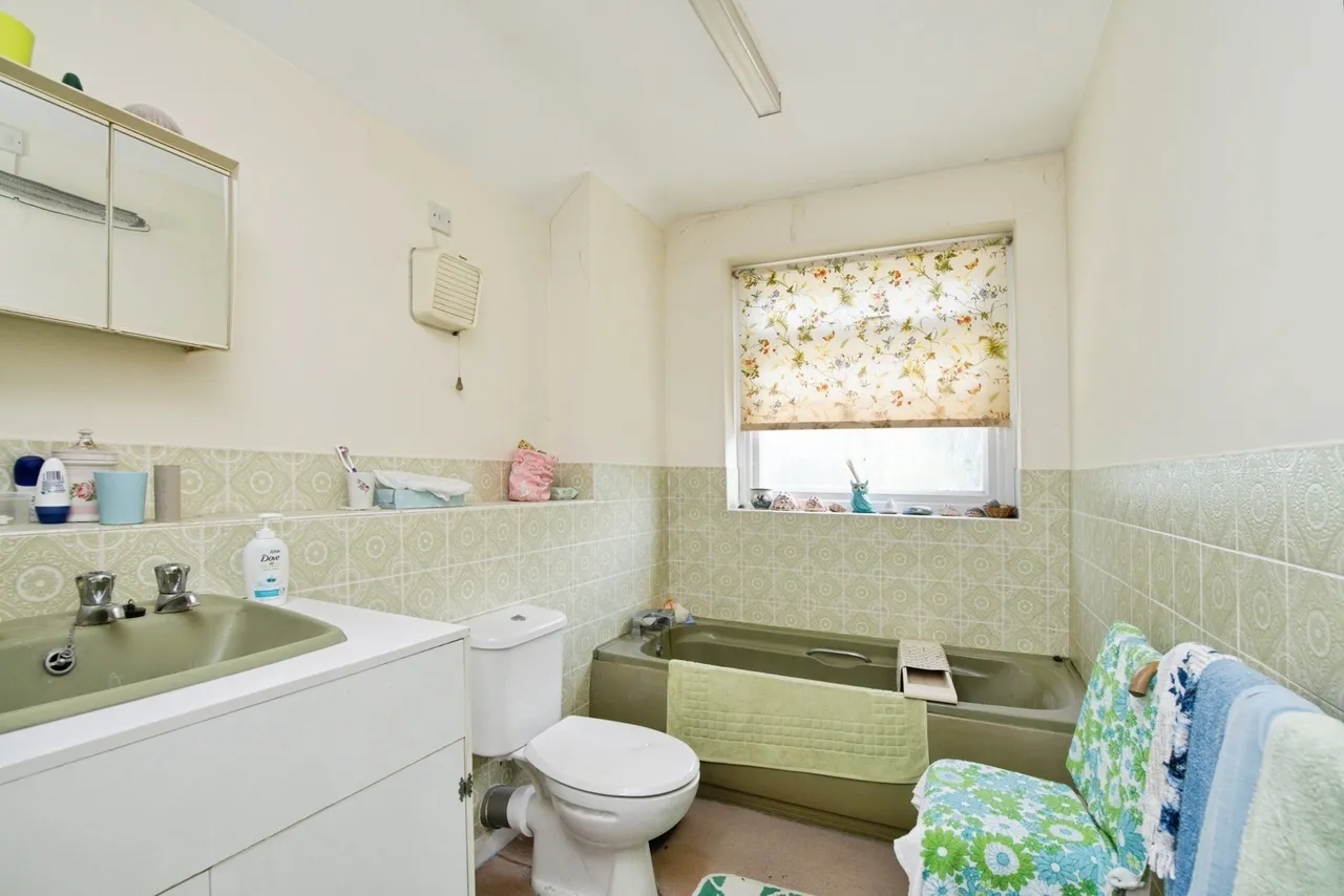 White Knobs Way, Caterham, Surrey, CR3, photo 12