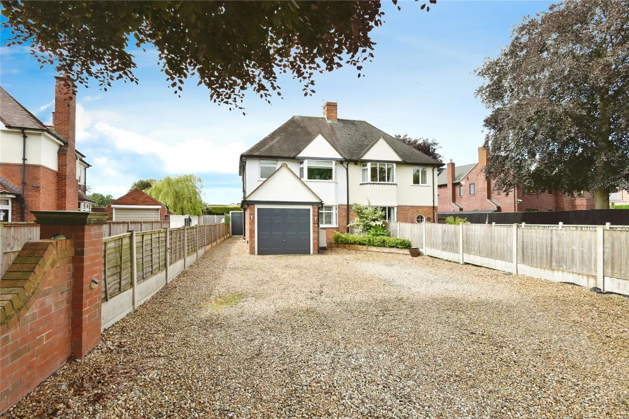 4 bed house for sale — Crewe Road, Alsager, ST7