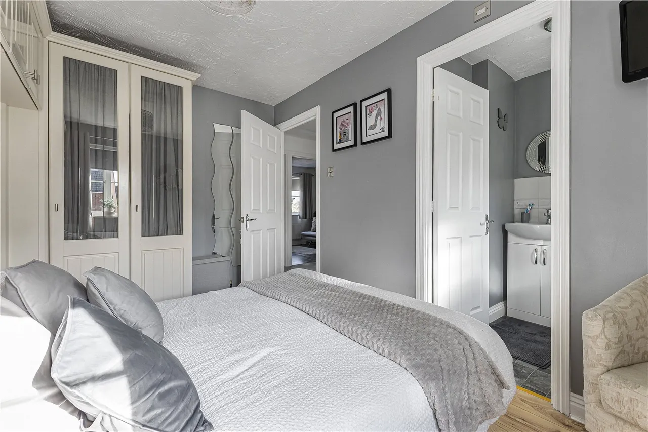 Mackintosh Close, High Halstow, ME3, photo 16