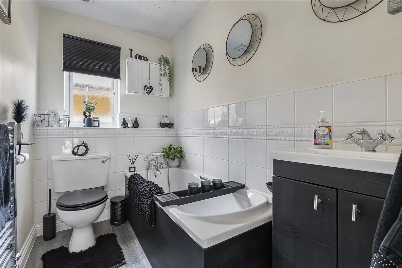 Mackintosh Close, High Halstow, ME3, photo 12