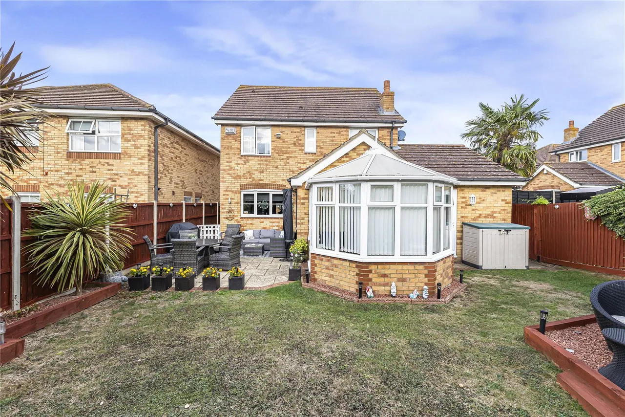Mackintosh Close, High Halstow, ME3, photo 15