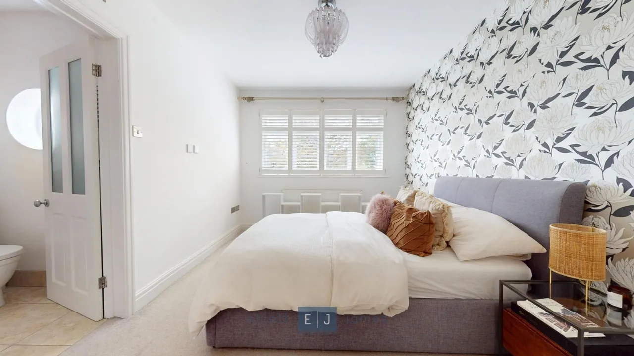 Meadow Road, Loughton, photo 3