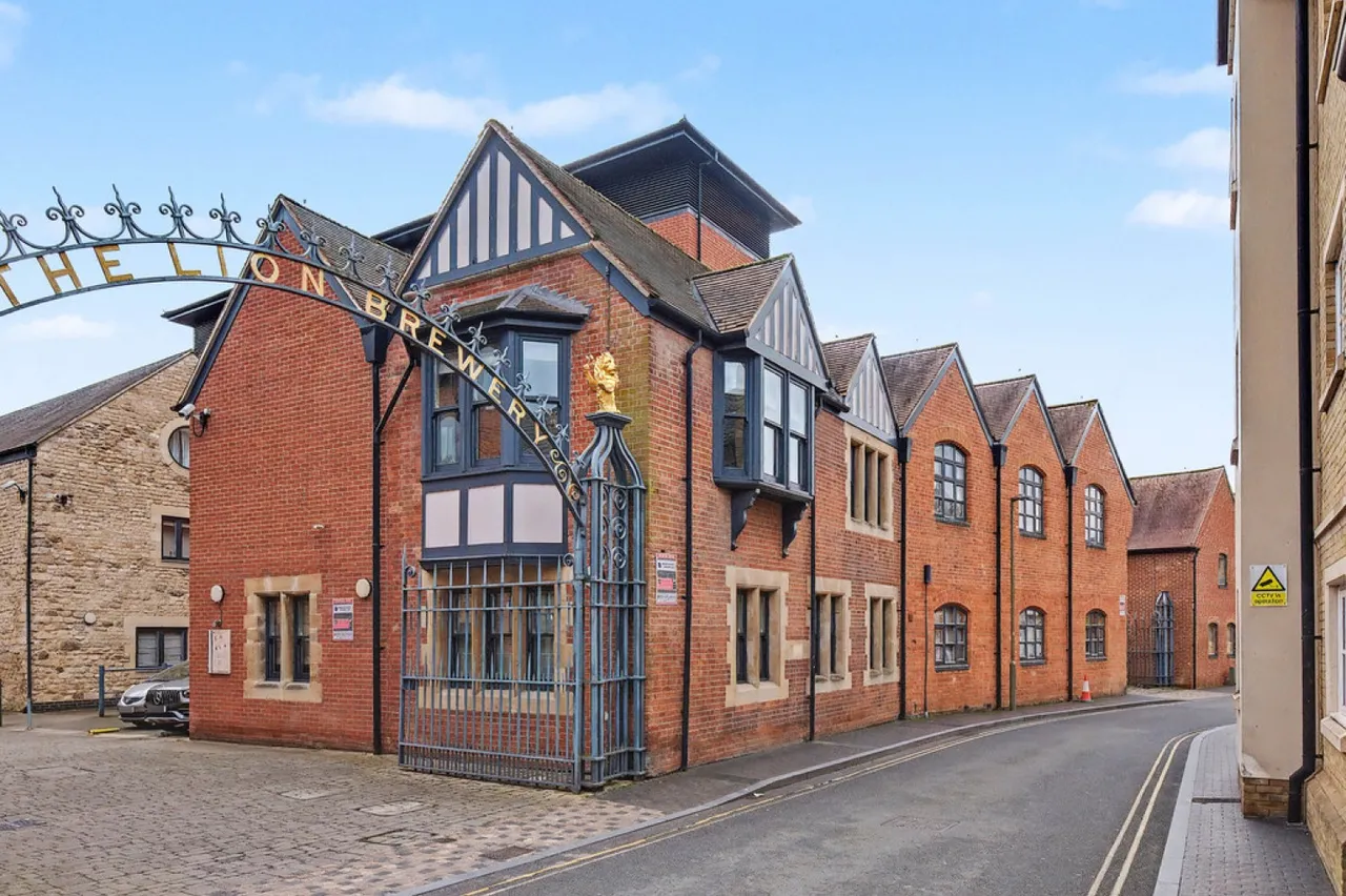 2 bed flat for sale — The Lion Brewery, Oxford