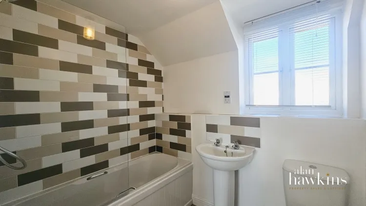 Cloatley Crescent, Beaufort Park, SN4, photo 8
