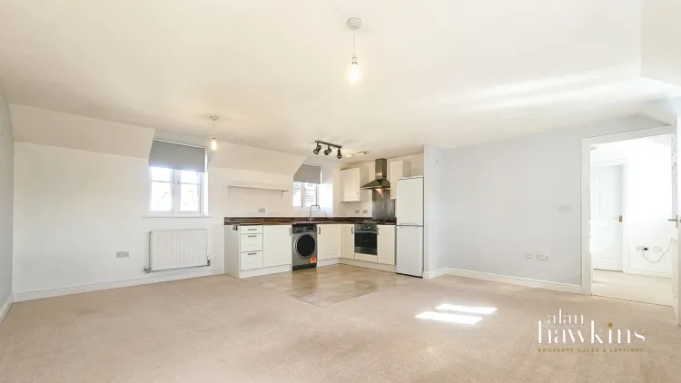 Cloatley Crescent, Beaufort Park, SN4, photo 4