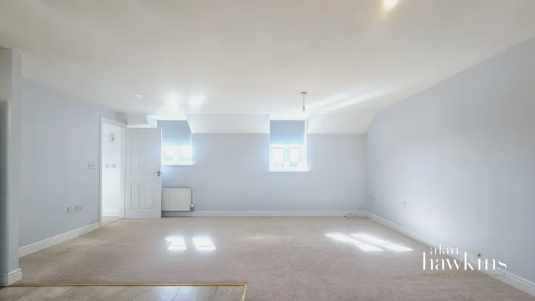 Cloatley Crescent, Beaufort Park, SN4, photo 3