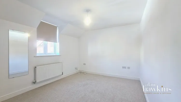 Cloatley Crescent, Beaufort Park, SN4, photo 5
