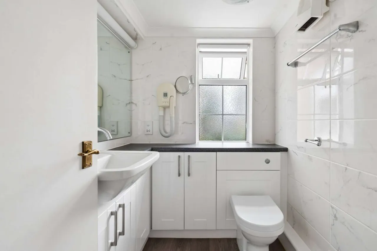 Phyllis Court Drive, Henley-on-Thames, RG9, photo 12