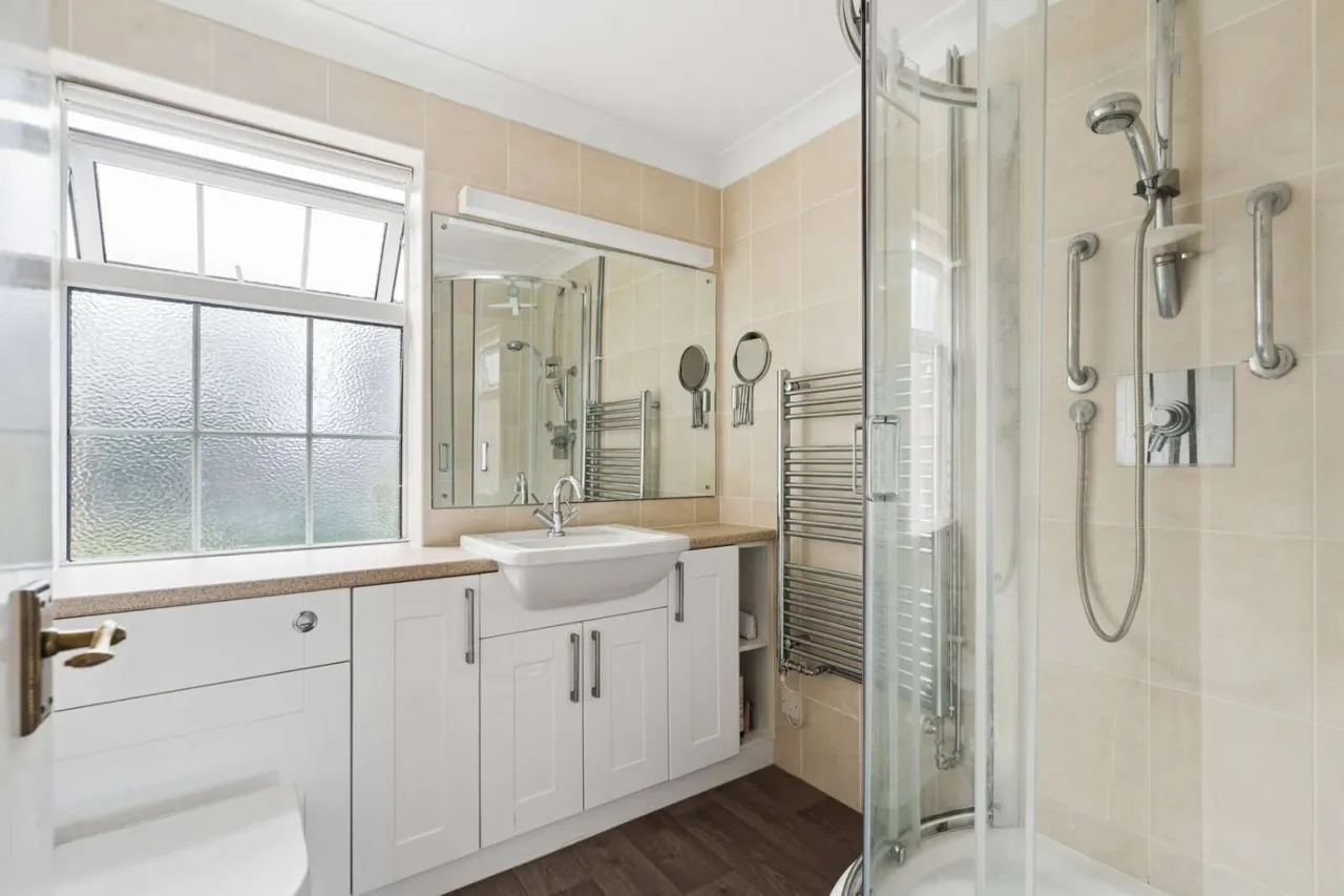 Phyllis Court Drive, Henley-on-Thames, RG9, photo 10