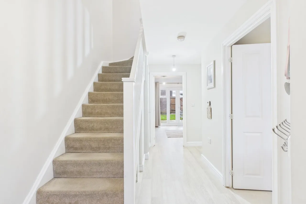 Fontwell Park Drive, Cawthorpe, PE10, photo 3