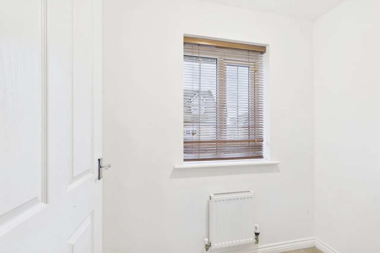Fontwell Park Drive, Cawthorpe, PE10, photo 16
