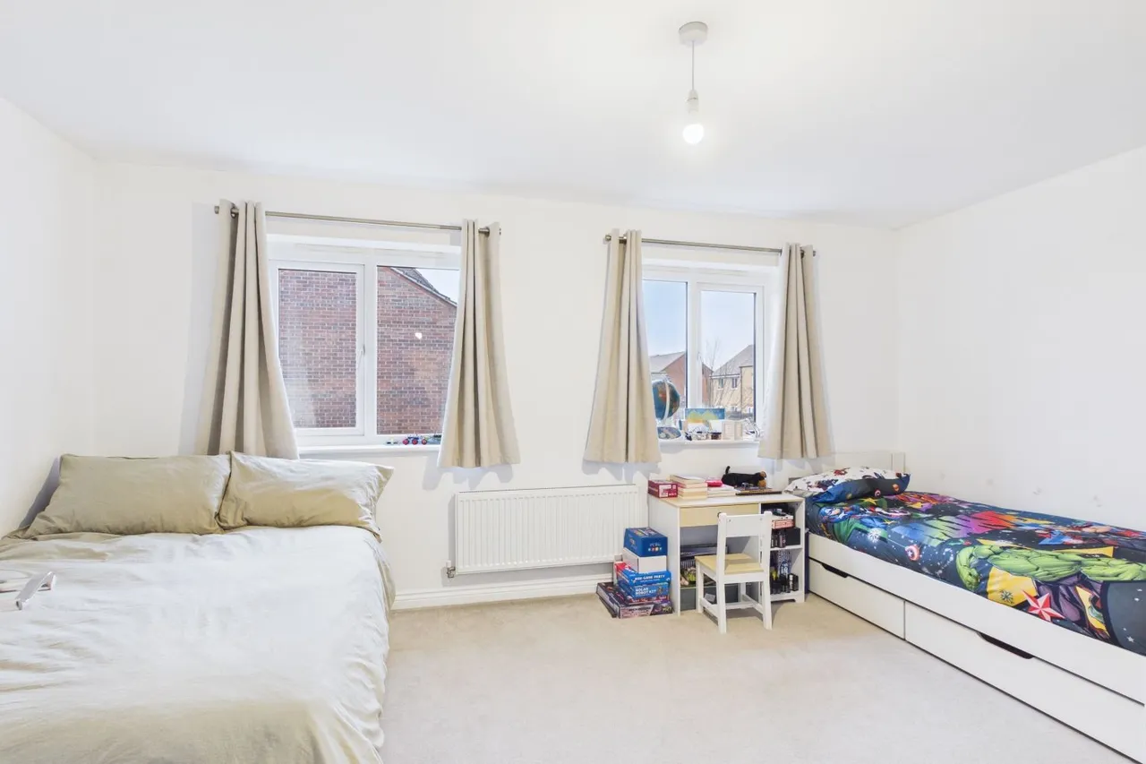 Fontwell Park Drive, Cawthorpe, PE10, photo 14