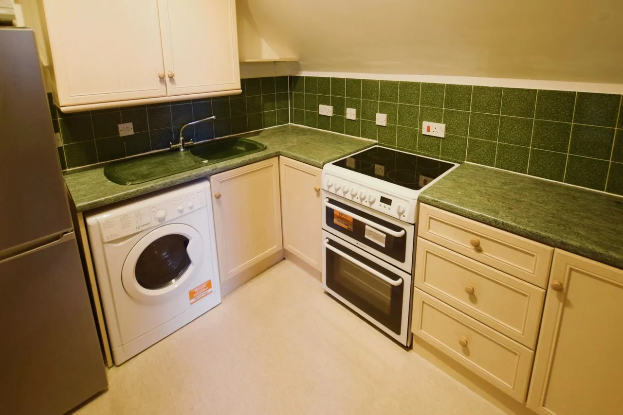 Sandwich Road, Eccles, M30, photo 5
