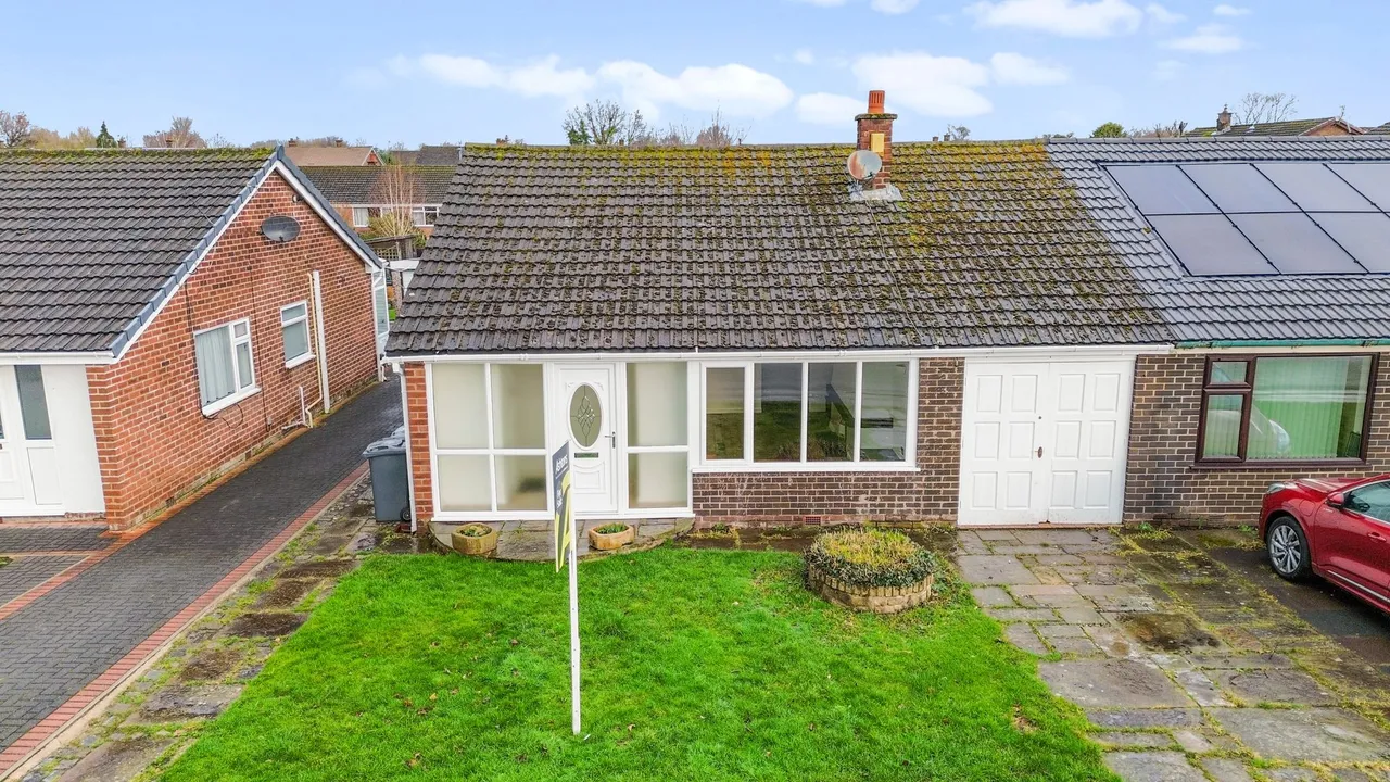 3 bed house for sale — Meadow Lane, Fearnhead, Warrington, Warrington, WA2 0PN