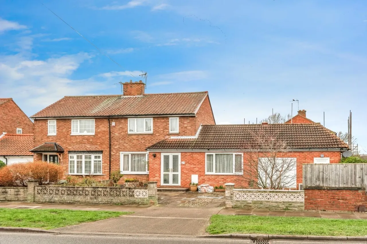 3 bed house for sale — Chaloners Road, York