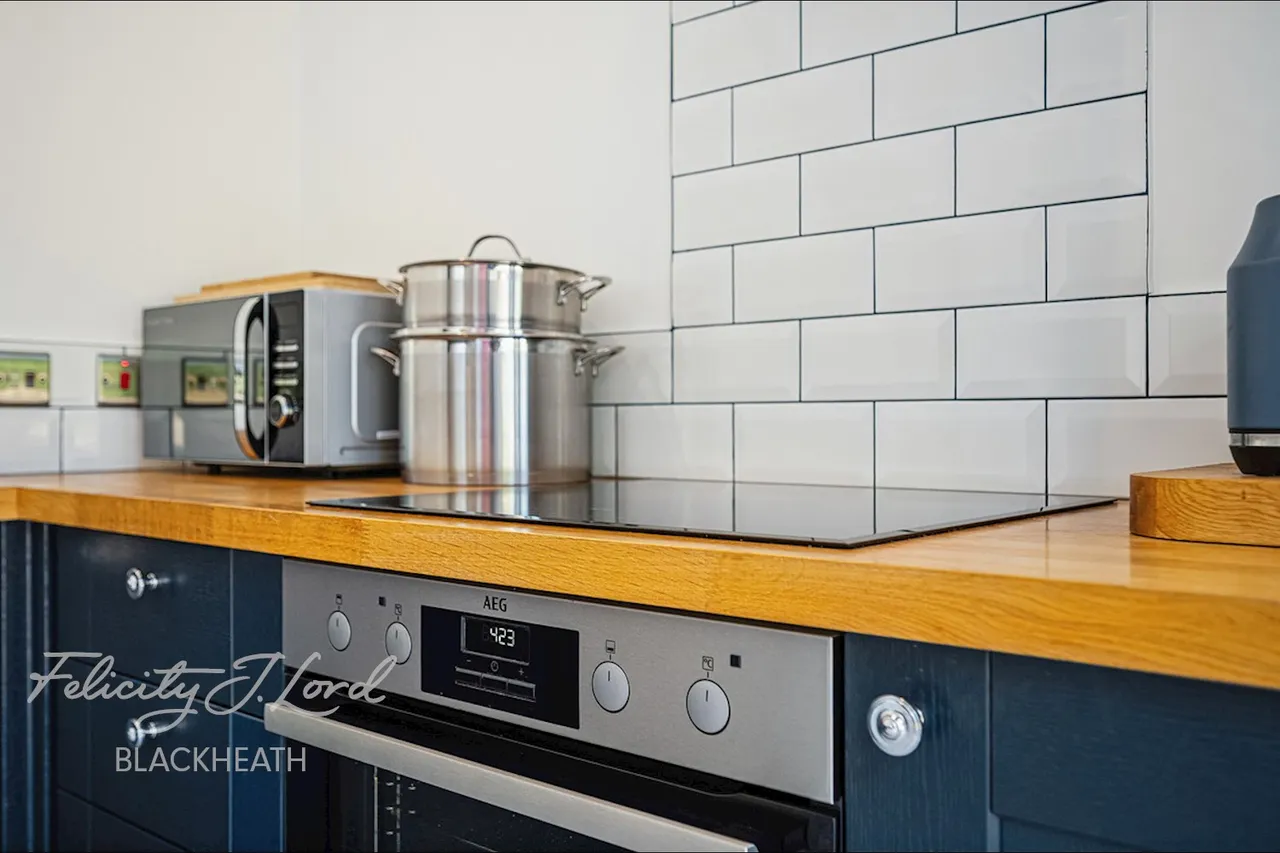 Ankerdine Crescent, Shooters Hill, photo 31
