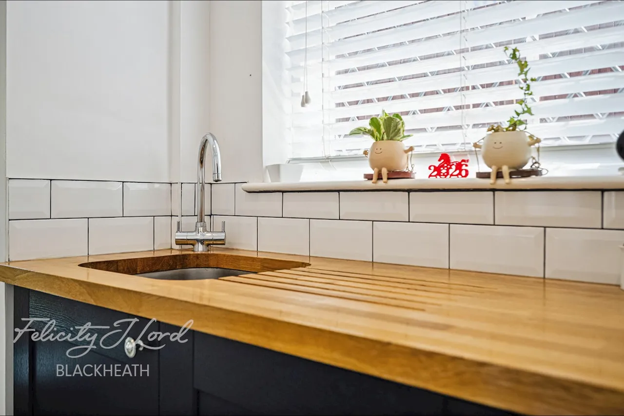 Ankerdine Crescent, Shooters Hill, photo 22