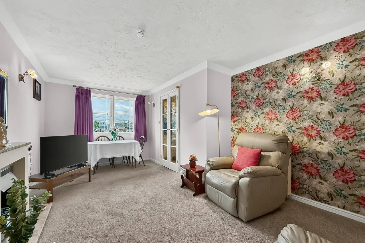 290 Park Road, Timperley, Cheshire WA15 6UB, photo 2