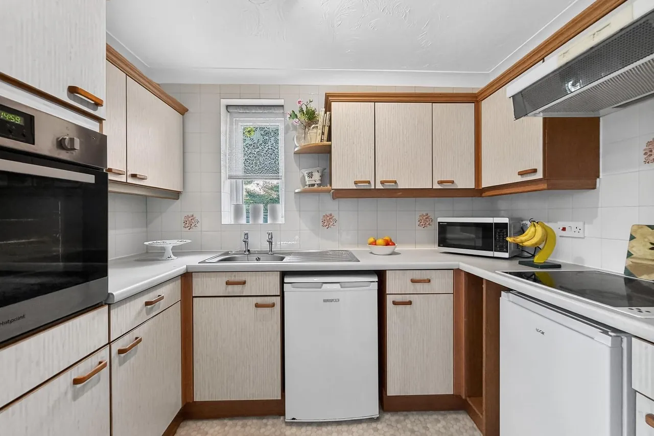 290 Park Road, Timperley, Cheshire WA15 6UB, photo 3