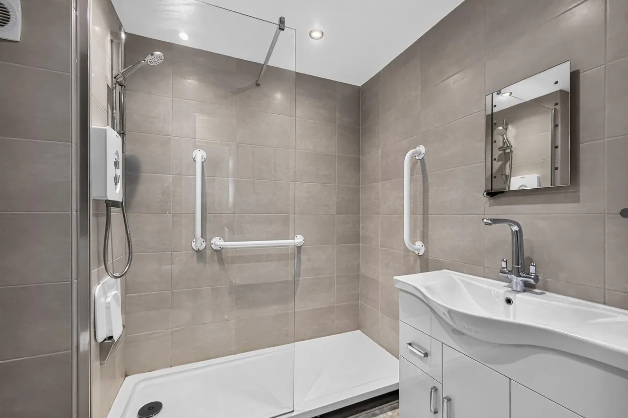 290 Park Road, Timperley, Cheshire WA15 6UB, photo 15