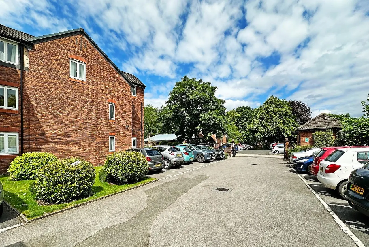 290 Park Road, Timperley, Cheshire WA15 6UB, photo 33