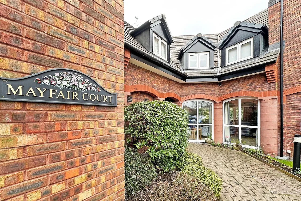 290 Park Road, Timperley, Cheshire WA15 6UB, photo 31